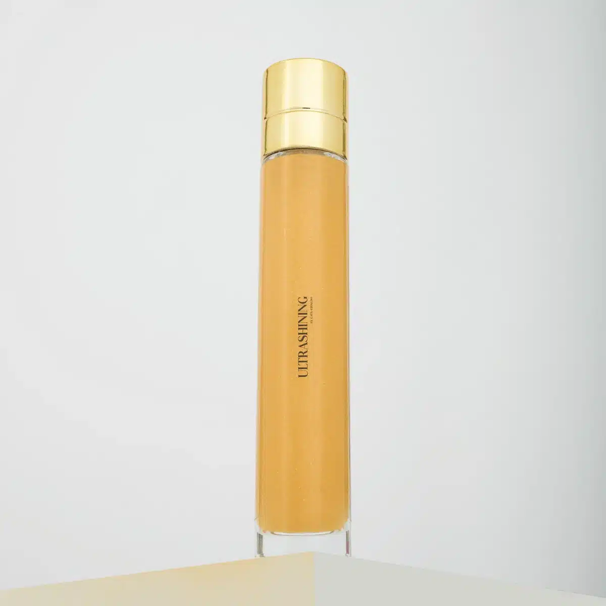 "Ultra Shining de Shining Rouss, tónico primer y fijador, con micropartículas luminosas para rostro y cuerpo